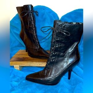 VINTAGE Nine West black lace up heeled boot size 6.5